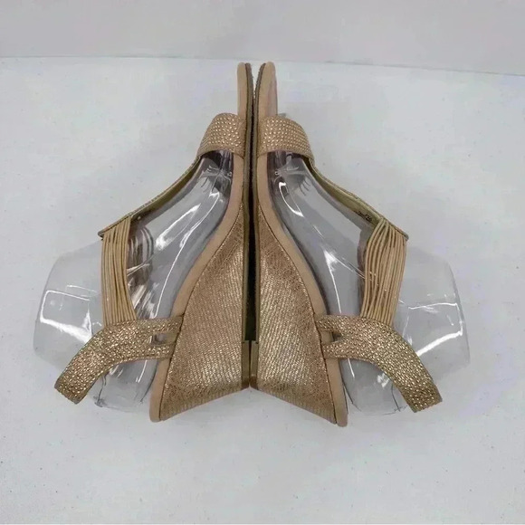 New York Transit GIVEN MOMENT Wedge
Gold Sandal Rhinestone Embellished Size 9 - Picture 7 of 13